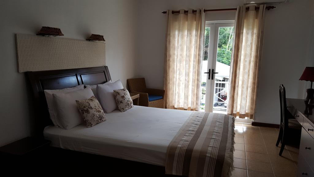 Villa Kayola - Self Catering Pointe La Rue Buitenkant foto