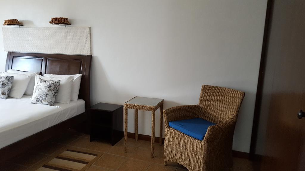 Villa Kayola - Self Catering Pointe La Rue Buitenkant foto